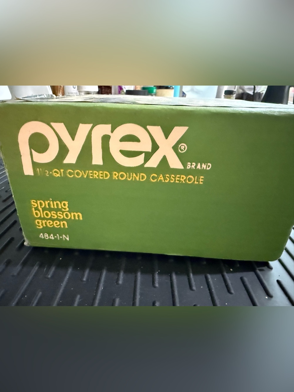 Vintage Pyrex NIB Spring Blossom Green Casserole Dish 1.5 QT
484-1-N - Picture 3 of 6